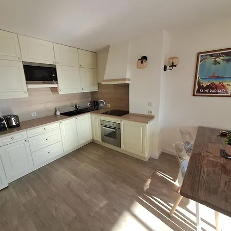 Joli 43m2 , Vue , Piscine , Parking Apartment Saint-Raphaël