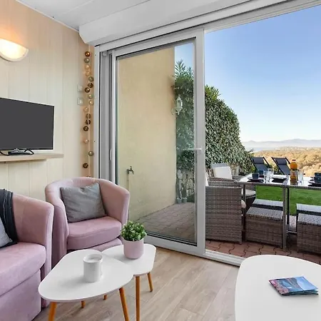 Joli 43m2 , Vue , Piscine , Parking Διαμέρισμα *