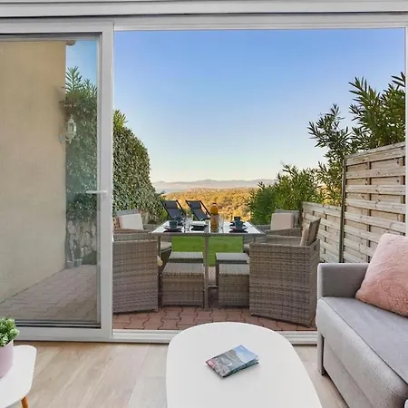 Joli 43m2 , Vue , Piscine , Parking *