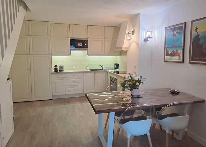 Joli 43m2 , Vue , Piscine , Parking *